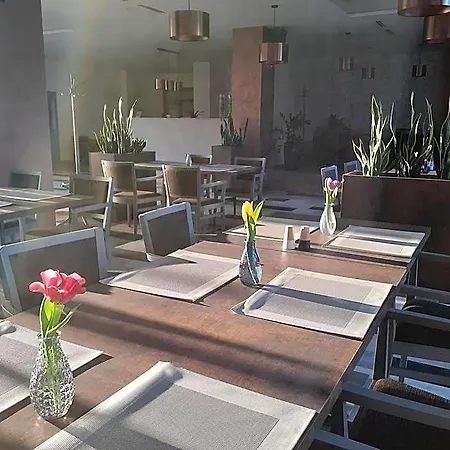 Hotel Uno 3*